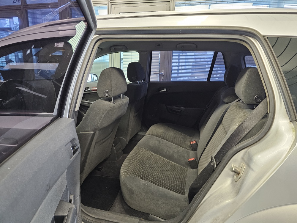 Opel Astra Caravan  bei Hoffmann Automobile in Wolfsburg kaufen und sofort mitnehmen - Bild 5