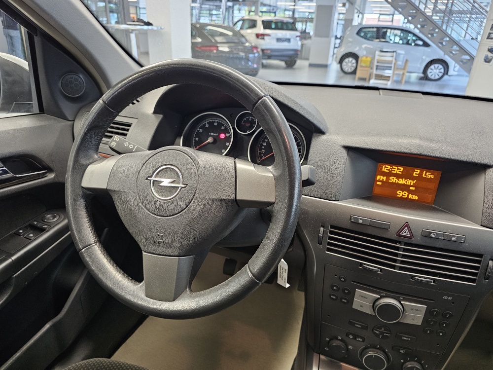 Opel Astra Caravan  bei Hoffmann Automobile in Wolfsburg kaufen und sofort mitnehmen - Bild 8