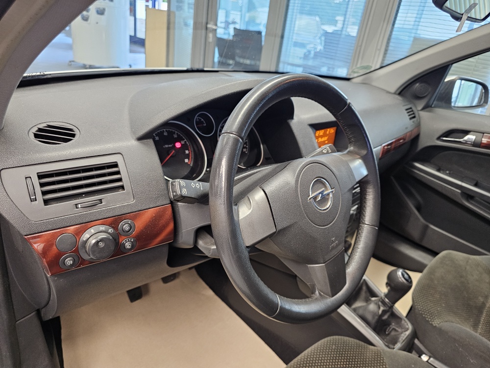 Opel Astra Caravan  bei Hoffmann Automobile in Wolfsburg kaufen und sofort mitnehmen - Bild 9