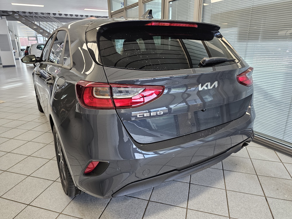 Kia Ceed  bei Hoffmann Automobile in Wolfsburg kaufen und sofort mitnehmen - Bild 2