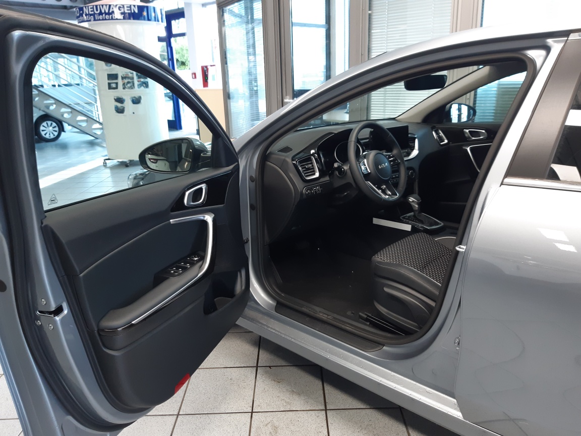 Kia Ceed  bei Hoffmann Automobile in Wolfsburg kaufen und sofort mitnehmen - Bild 12
