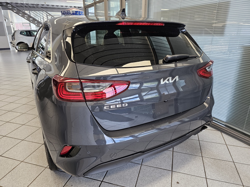 Kia Ceed  bei Hoffmann Automobile in Wolfsburg kaufen und sofort mitnehmen - Bild 2