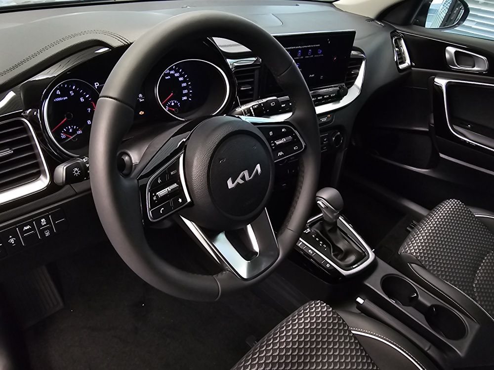 Kia Ceed  bei Hoffmann Automobile in Wolfsburg kaufen und sofort mitnehmen - Bild 13