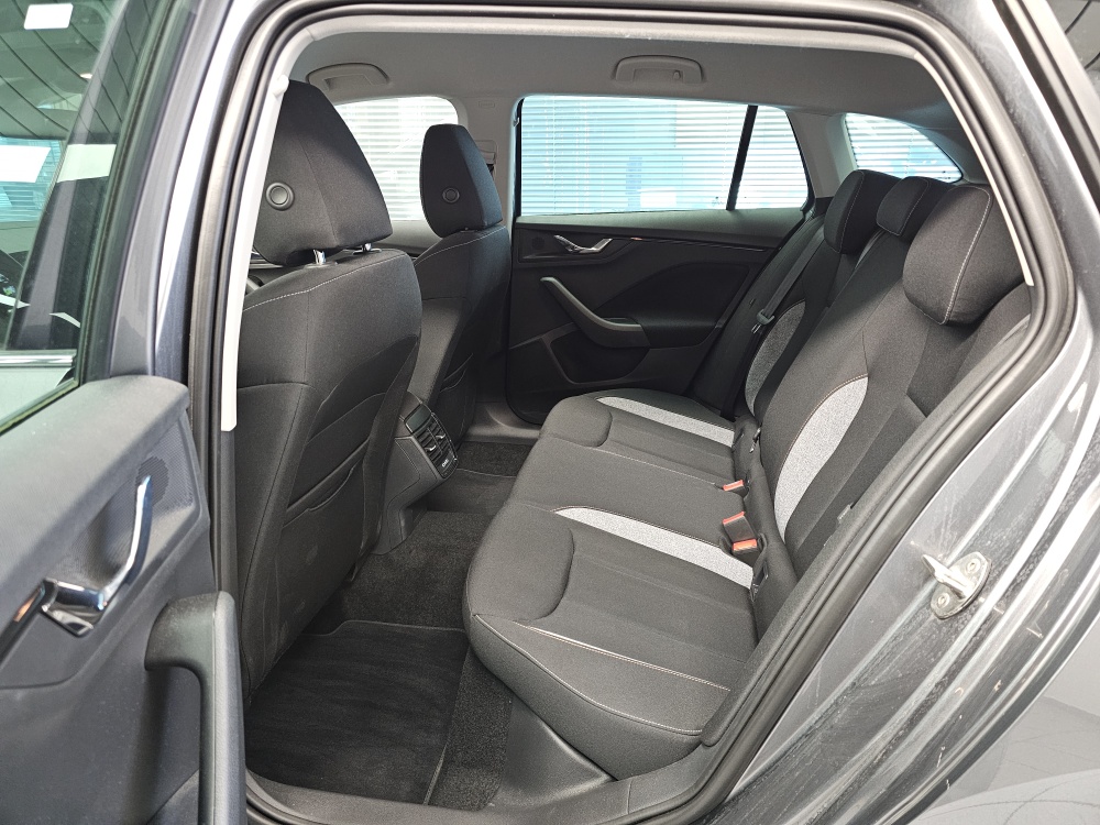 Skoda Scala  bei Hoffmann Automobile in Wolfsburg kaufen und sofort mitnehmen - Bild 4