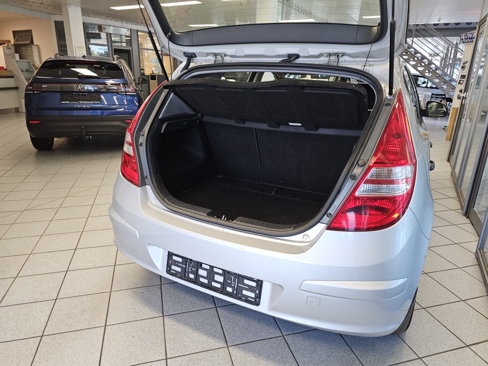Hyundai i30  bei Hoffmann Automobile in Wolfsburg kaufen und sofort mitnehmen - Bild 2