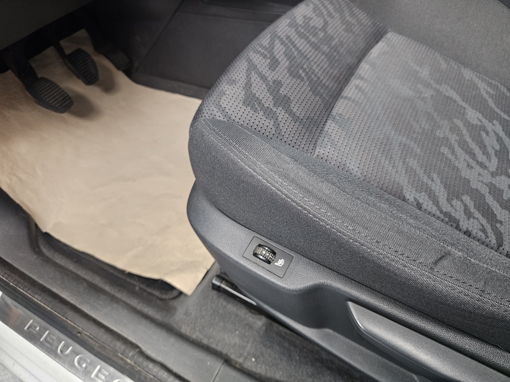 Peugeot 3008  bei Hoffmann Automobile in Wolfsburg kaufen und sofort mitnehmen - Bild 19