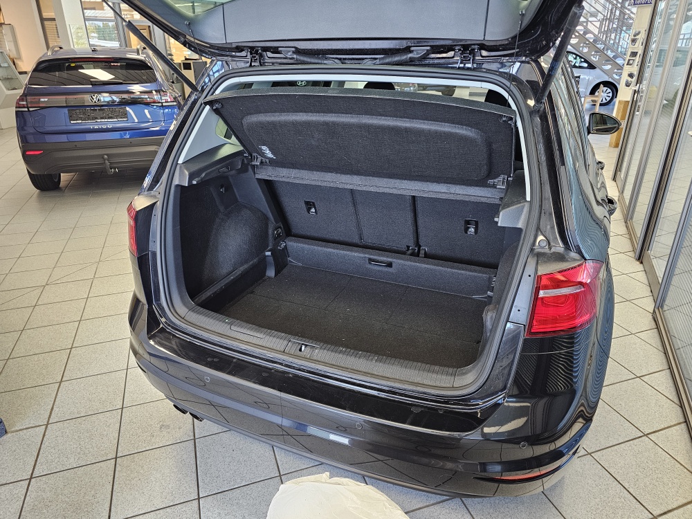 VW Golf Sportsvan  bei Hoffmann Automobile in Wolfsburg kaufen und sofort mitnehmen - Bild 2