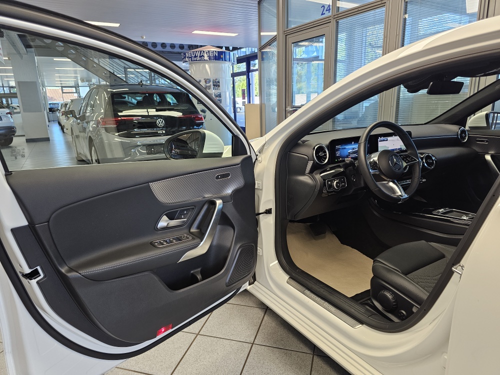 Mercedes-Benz A 200  bei Hoffmann Automobile in Wolfsburg kaufen und sofort mitnehmen - Bild 24