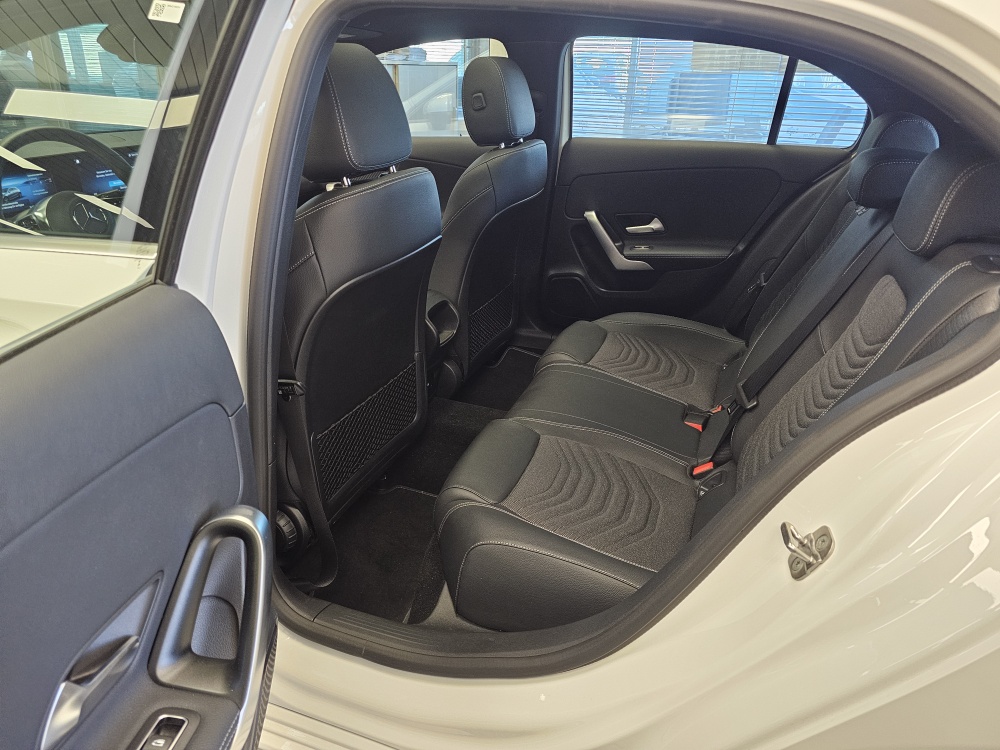 Mercedes-Benz A 200  bei Hoffmann Automobile in Wolfsburg kaufen und sofort mitnehmen - Bild 4
