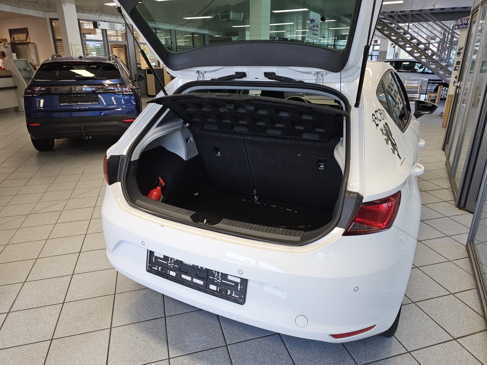 Seat Leon  bei Hoffmann Automobile in Wolfsburg kaufen und sofort mitnehmen - Bild 2