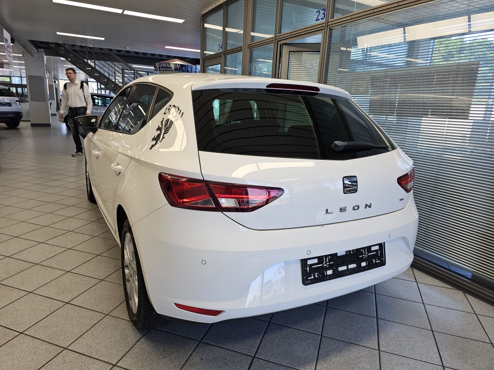 Seat Leon  bei Hoffmann Automobile in Wolfsburg kaufen und sofort mitnehmen - Bild 3