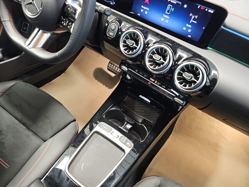 Mercedes-Benz CLA 180 Shooting Brake  bei Hoffmann Automobile in Wolfsburg kaufen und sofort mitnehmen - Bild 8
