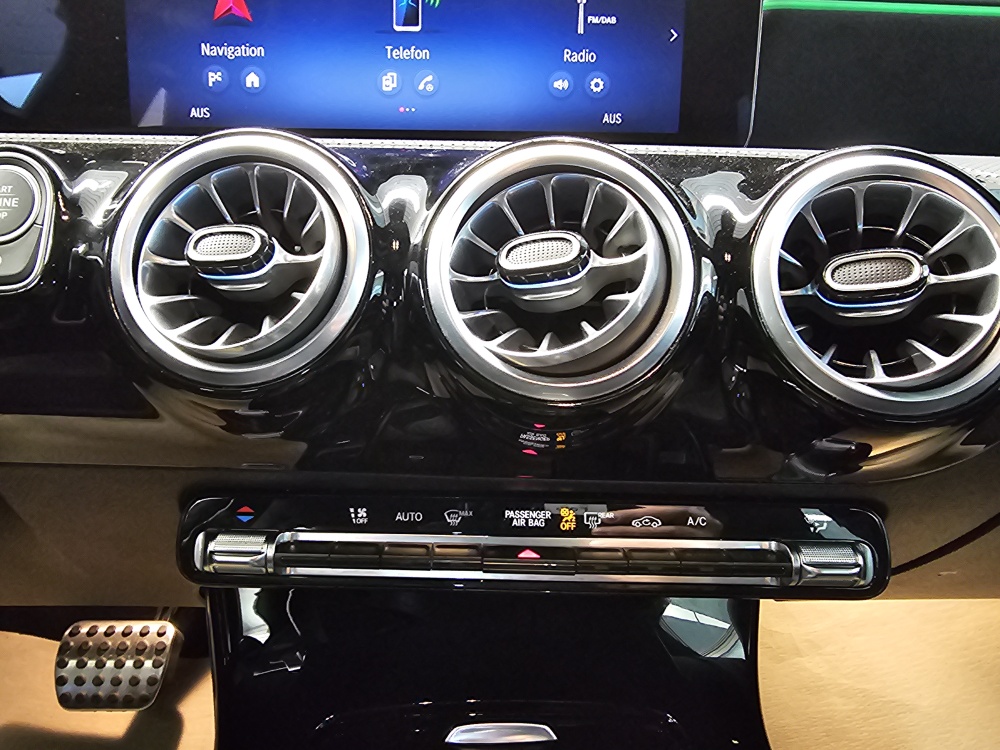 Mercedes-Benz CLA 180 Shooting Brake  bei Hoffmann Automobile in Wolfsburg kaufen und sofort mitnehmen - Bild 9