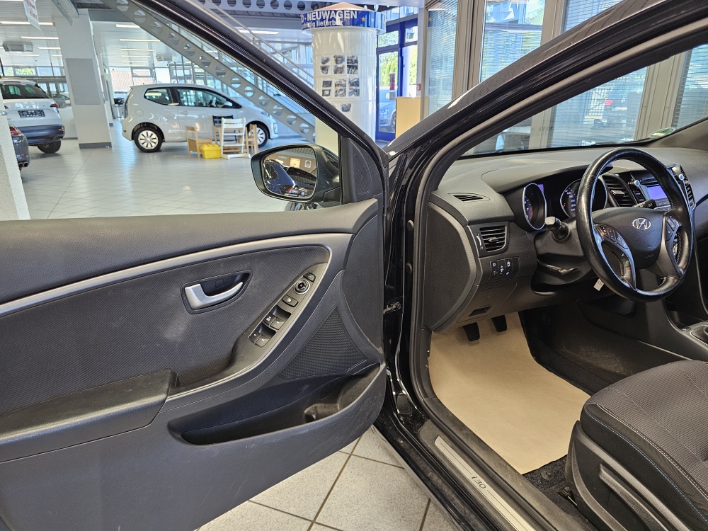 Hyundai i30 Kombi  bei Hoffmann Automobile in Wolfsburg kaufen und sofort mitnehmen - Bild 15
