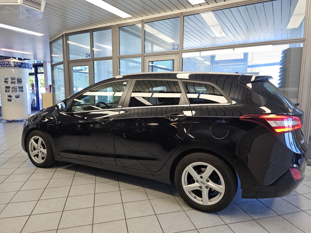 Hyundai i30 Kombi  bei Hoffmann Automobile in Wolfsburg kaufen und sofort mitnehmen - Bild 16