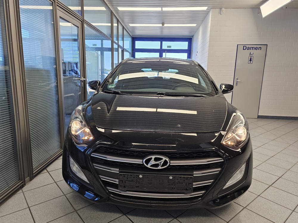 Hyundai i30 Kombi  bei Hoffmann Automobile in Wolfsburg kaufen und sofort mitnehmen - Bild 18