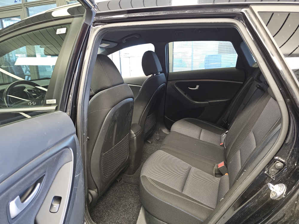 Hyundai i30 Kombi  bei Hoffmann Automobile in Wolfsburg kaufen und sofort mitnehmen - Bild 4