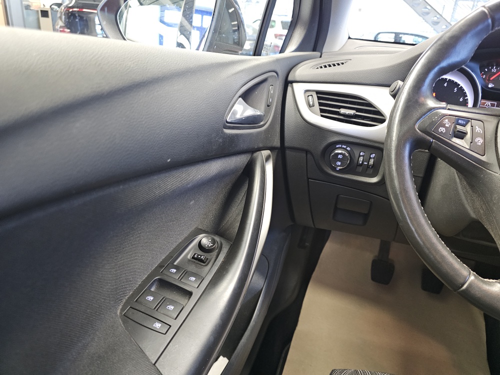 Opel Astra Sports Tourer  bei Hoffmann Automobile in Wolfsburg kaufen und sofort mitnehmen - Bild 12
