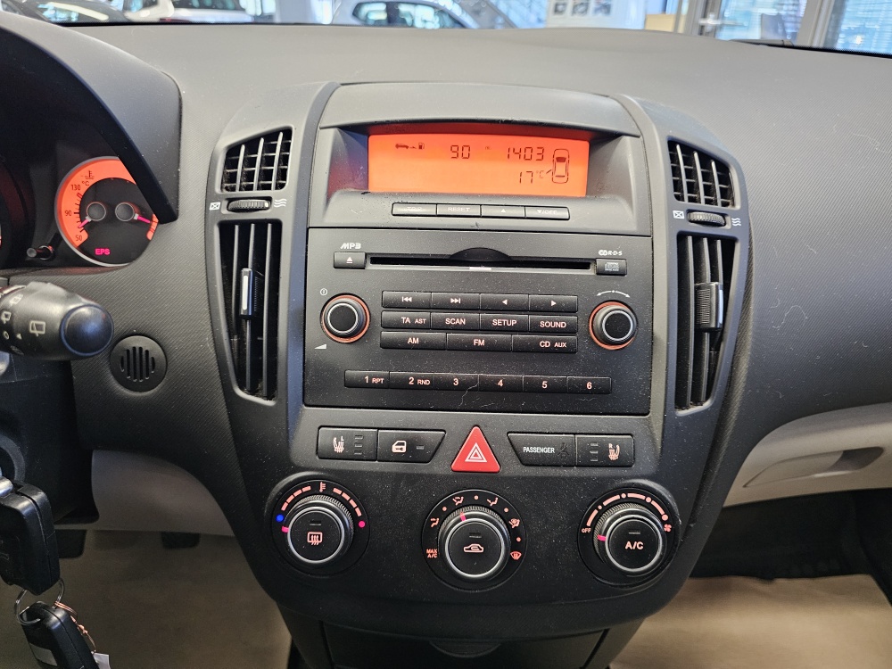 Kia Ceed  bei Hoffmann Automobile in Wolfsburg kaufen und sofort mitnehmen - Bild 9
