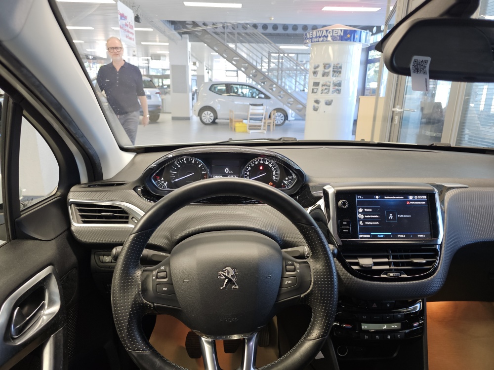 Peugeot 2008  bei Hoffmann Automobile in Wolfsburg kaufen und sofort mitnehmen - Bild 17