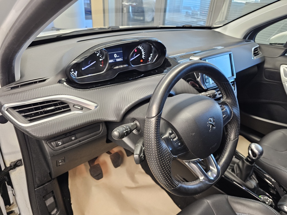 Peugeot 2008  bei Hoffmann Automobile in Wolfsburg kaufen und sofort mitnehmen - Bild 18