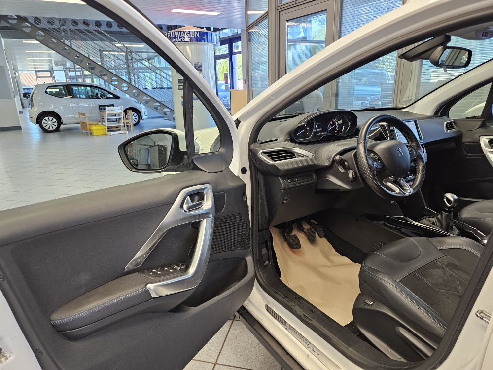 Peugeot 2008  bei Hoffmann Automobile in Wolfsburg kaufen und sofort mitnehmen - Bild 21