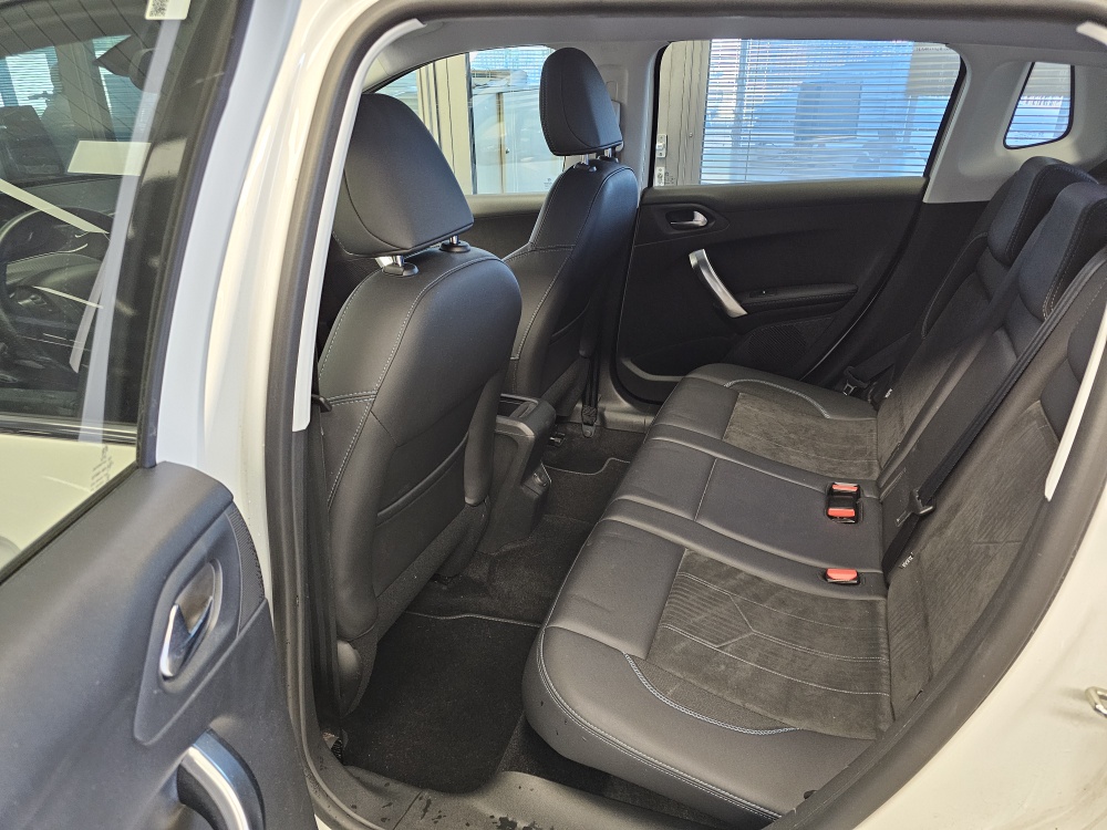 Peugeot 2008  bei Hoffmann Automobile in Wolfsburg kaufen und sofort mitnehmen - Bild 5