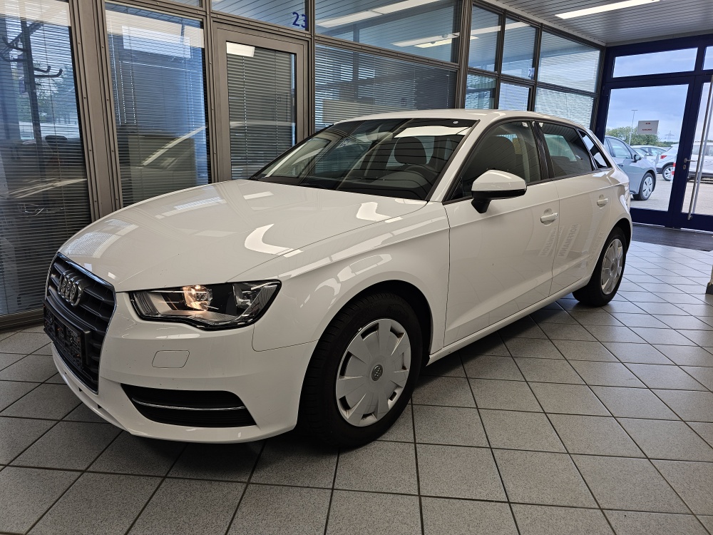 Audi A3 Sportback Ambiente für nur 15.250,- € bei Hoffmann Automobile in Wolfsburg kaufen und sofort mitnehmen