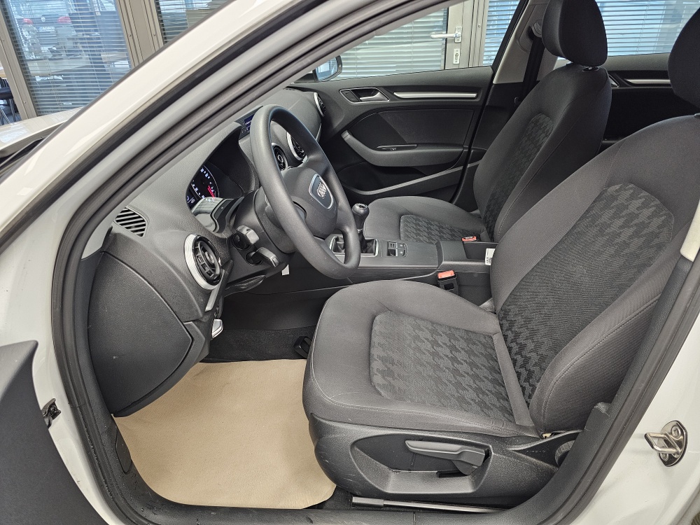 Audi A3 Sportback  bei Hoffmann Automobile in Wolfsburg kaufen und sofort mitnehmen - Bild 10