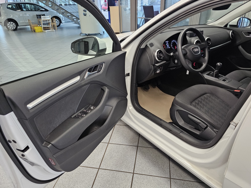 Audi A3 Sportback  bei Hoffmann Automobile in Wolfsburg kaufen und sofort mitnehmen - Bild 11
