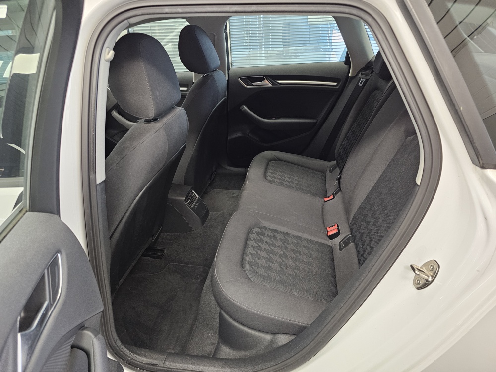 Audi A3 Sportback  bei Hoffmann Automobile in Wolfsburg kaufen und sofort mitnehmen - Bild 4