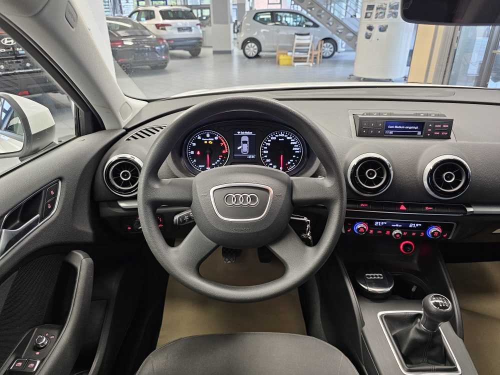 Audi A3 Sportback  bei Hoffmann Automobile in Wolfsburg kaufen und sofort mitnehmen - Bild 8
