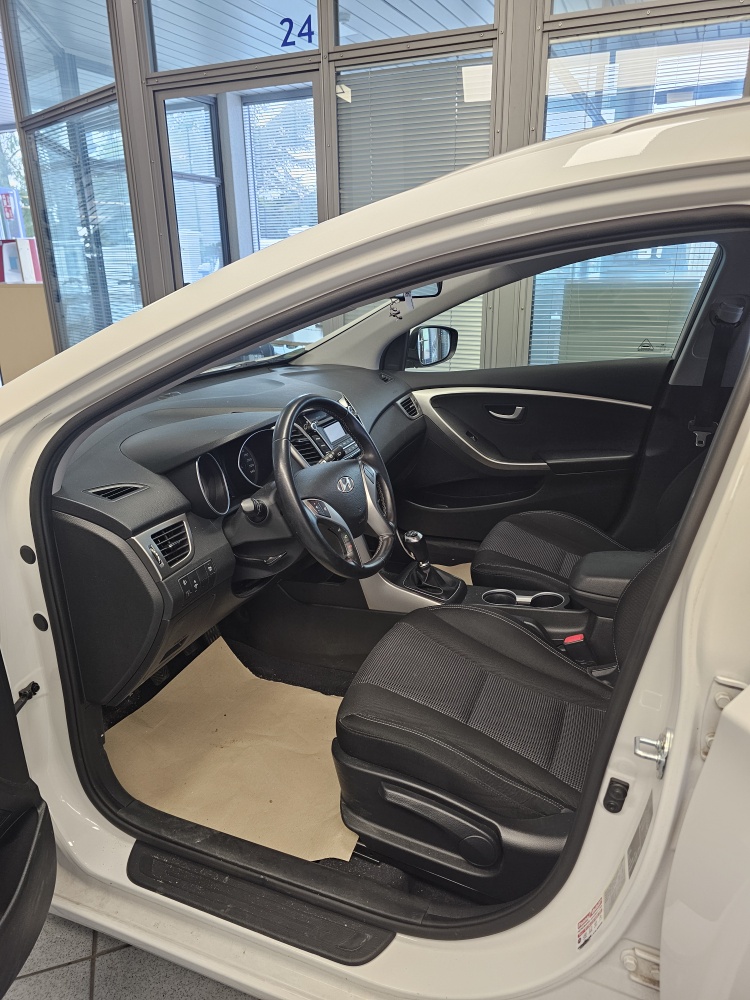 Hyundai i30 Kombi  bei Hoffmann Automobile in Wolfsburg kaufen und sofort mitnehmen - Bild 13