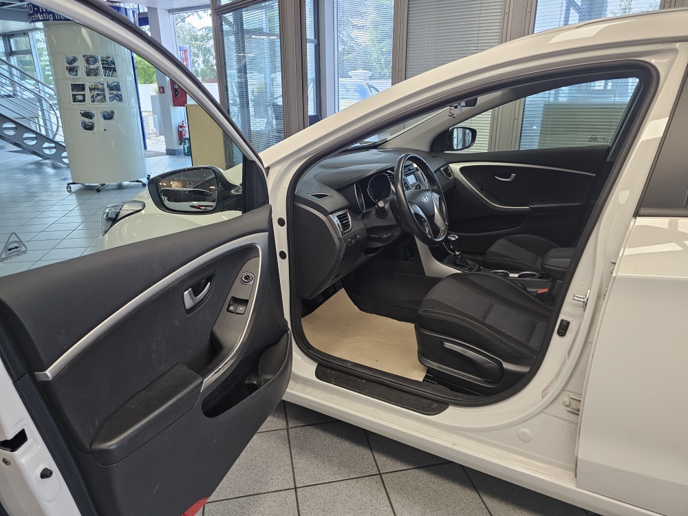 Hyundai i30 Kombi  bei Hoffmann Automobile in Wolfsburg kaufen und sofort mitnehmen - Bild 15