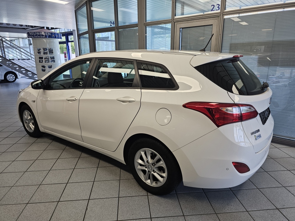 Hyundai i30 Kombi  bei Hoffmann Automobile in Wolfsburg kaufen und sofort mitnehmen - Bild 16