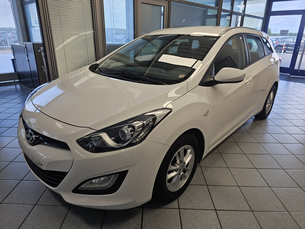 Hyundai i30 Kombi  bei Hoffmann Automobile in Wolfsburg kaufen und sofort mitnehmen - Bild 2