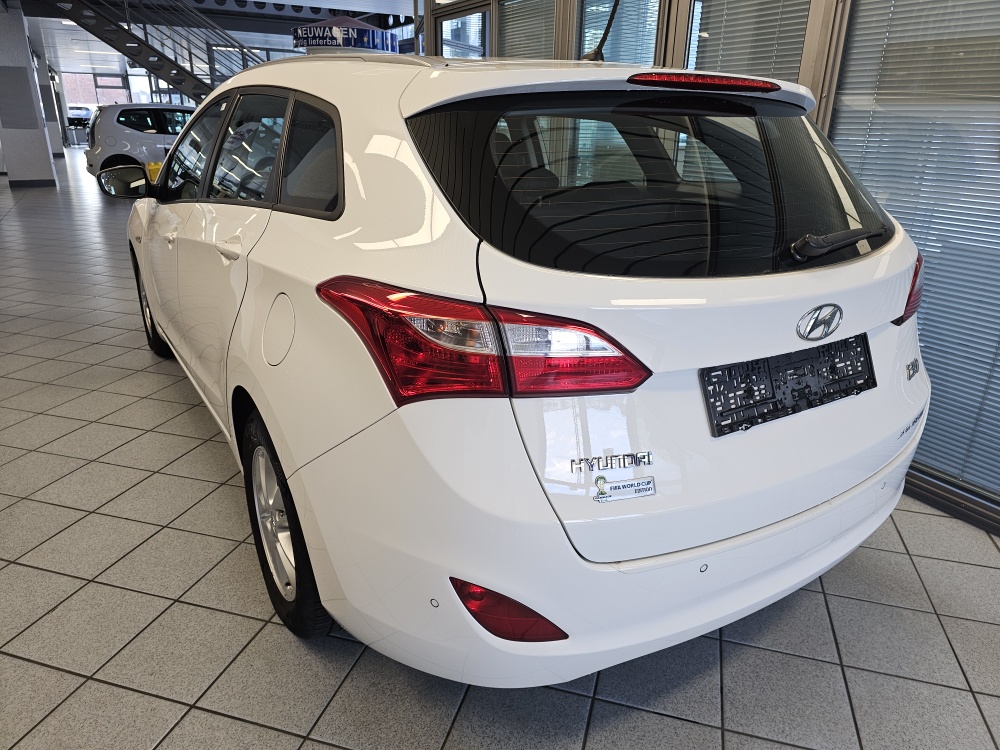 Hyundai i30 Kombi  bei Hoffmann Automobile in Wolfsburg kaufen und sofort mitnehmen - Bild 4