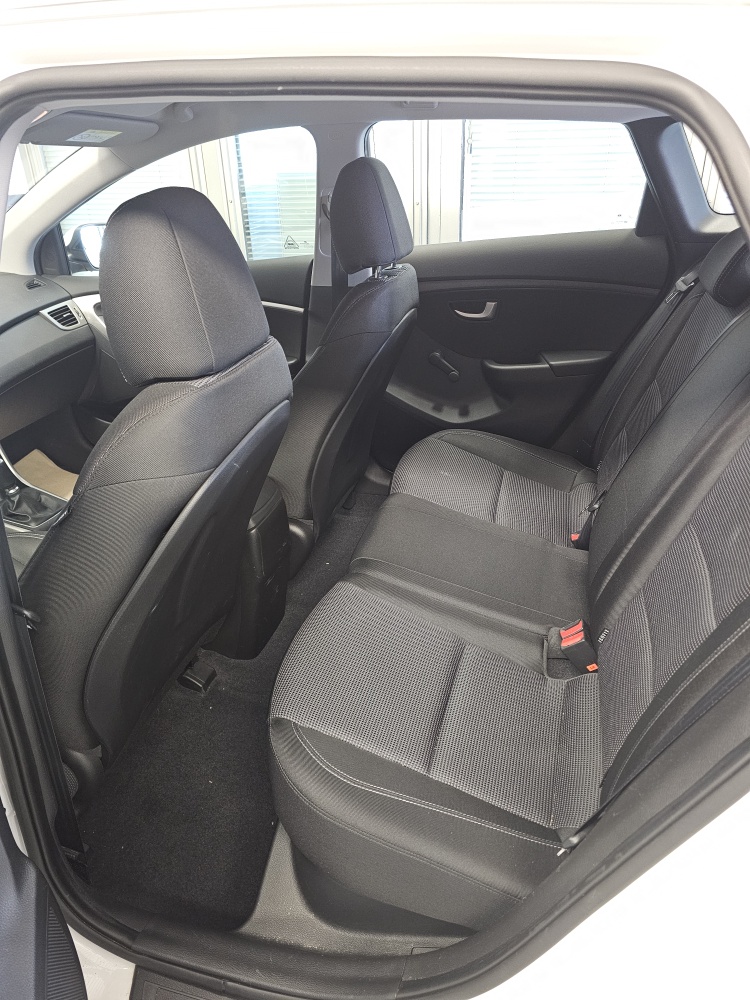 Hyundai i30 Kombi  bei Hoffmann Automobile in Wolfsburg kaufen und sofort mitnehmen - Bild 8