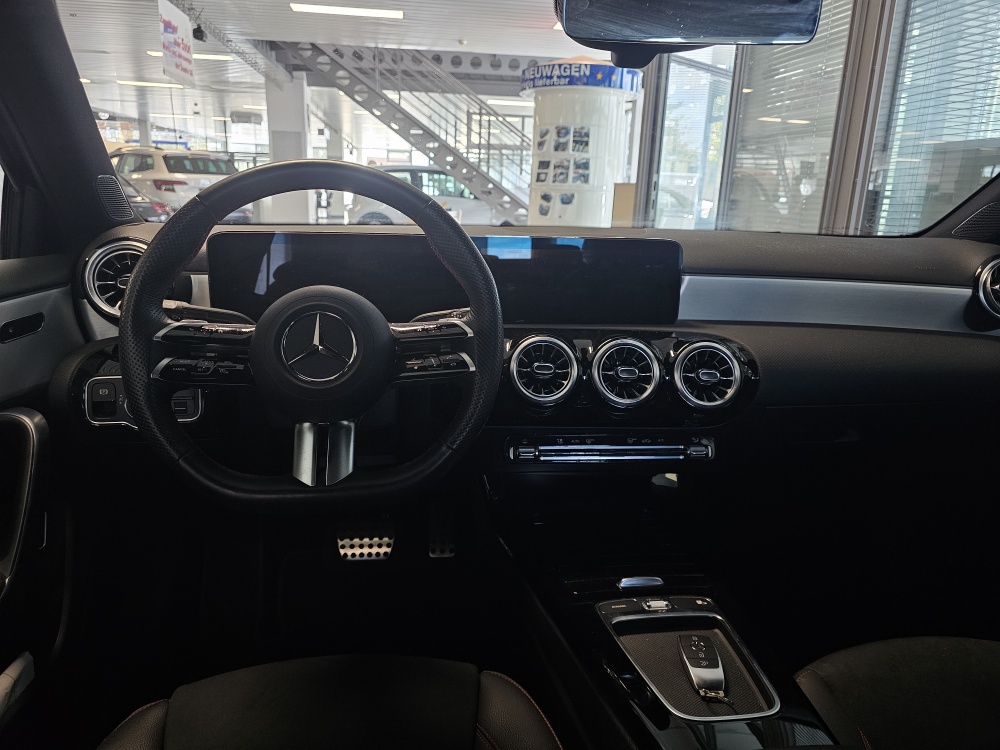 Mercedes-Benz A 180  bei Hoffmann Automobile in Wolfsburg kaufen und sofort mitnehmen - Bild 3