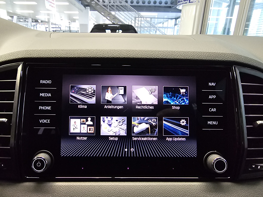 Skoda Karoq bei Hoffmann Automobile in Wolfsburg kaufen und sofort mitnehmen - Bild 13