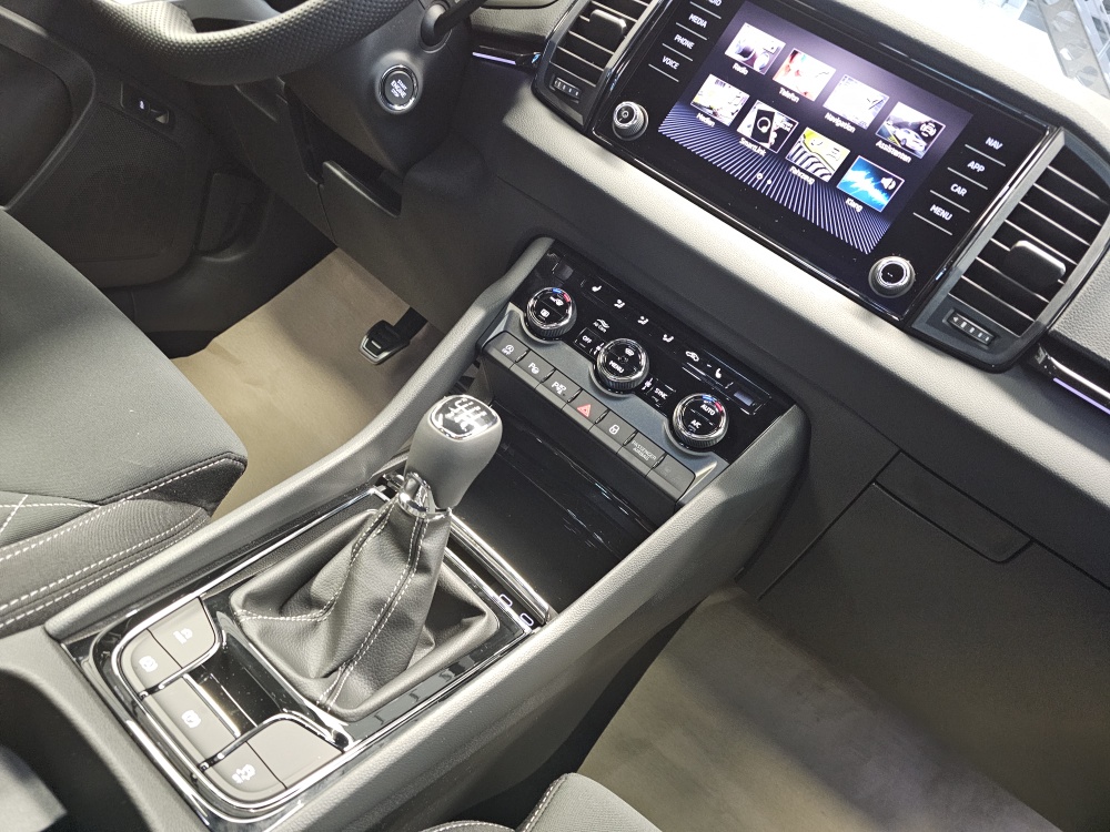 Skoda Karoq bei Hoffmann Automobile in Wolfsburg kaufen und sofort mitnehmen - Bild 10