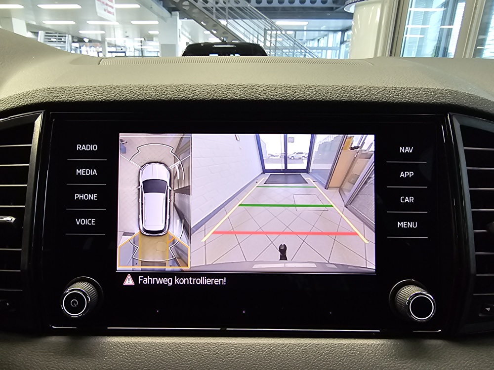 Skoda Karoq bei Hoffmann Automobile in Wolfsburg kaufen und sofort mitnehmen - Bild 20