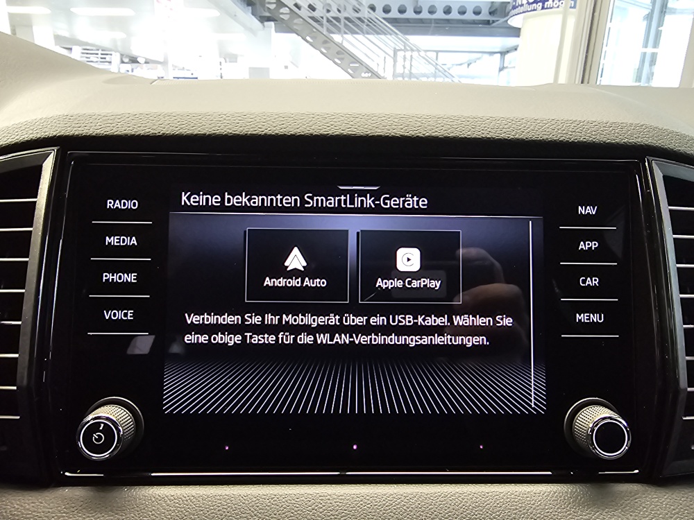 Skoda Karoq bei Hoffmann Automobile in Wolfsburg kaufen und sofort mitnehmen - Bild 18