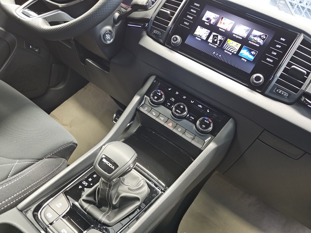 Skoda Karoq bei Hoffmann Automobile in Wolfsburg kaufen und sofort mitnehmen - Bild 10