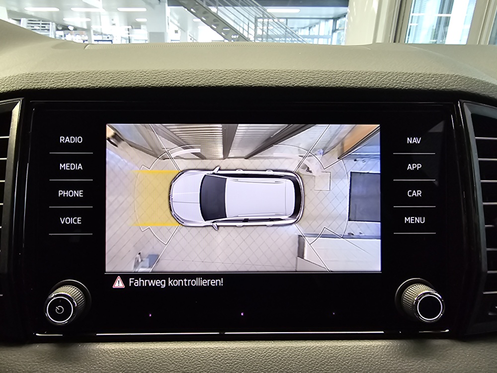 Skoda Karoq bei Hoffmann Automobile in Wolfsburg kaufen und sofort mitnehmen - Bild 20