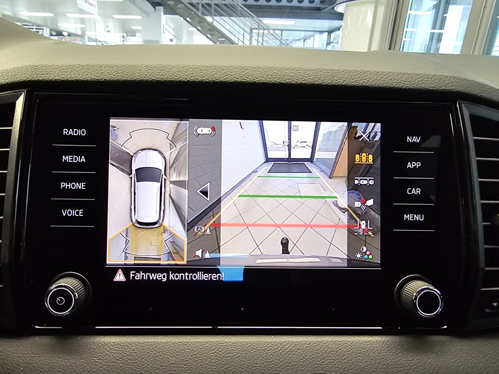 Skoda Karoq bei Hoffmann Automobile in Wolfsburg kaufen und sofort mitnehmen - Bild 21