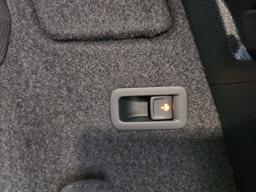 Skoda Karoq bei Hoffmann Automobile in Wolfsburg kaufen und sofort mitnehmen - Bild 4