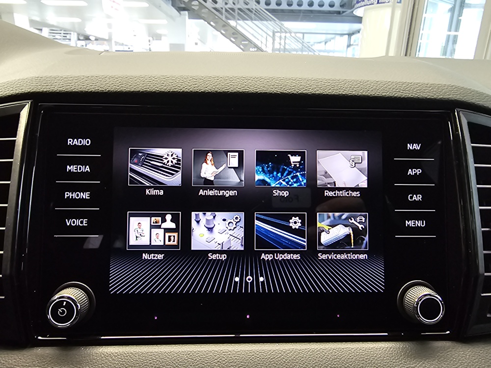 Skoda Karoq bei Hoffmann Automobile in Wolfsburg kaufen und sofort mitnehmen - Bild 13