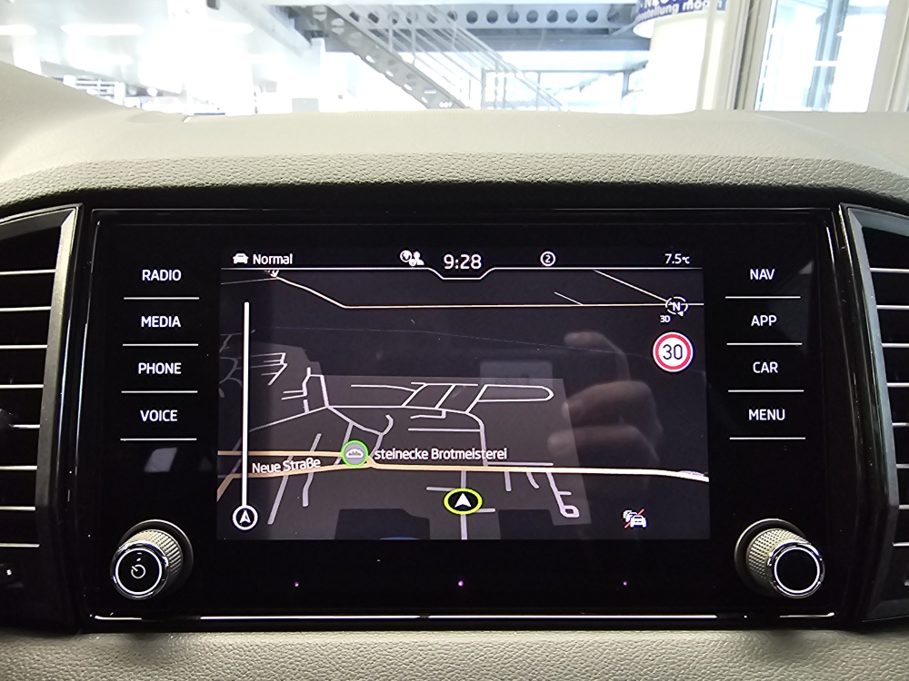 Skoda Karoq bei Hoffmann Automobile in Wolfsburg kaufen und sofort mitnehmen - Bild 15