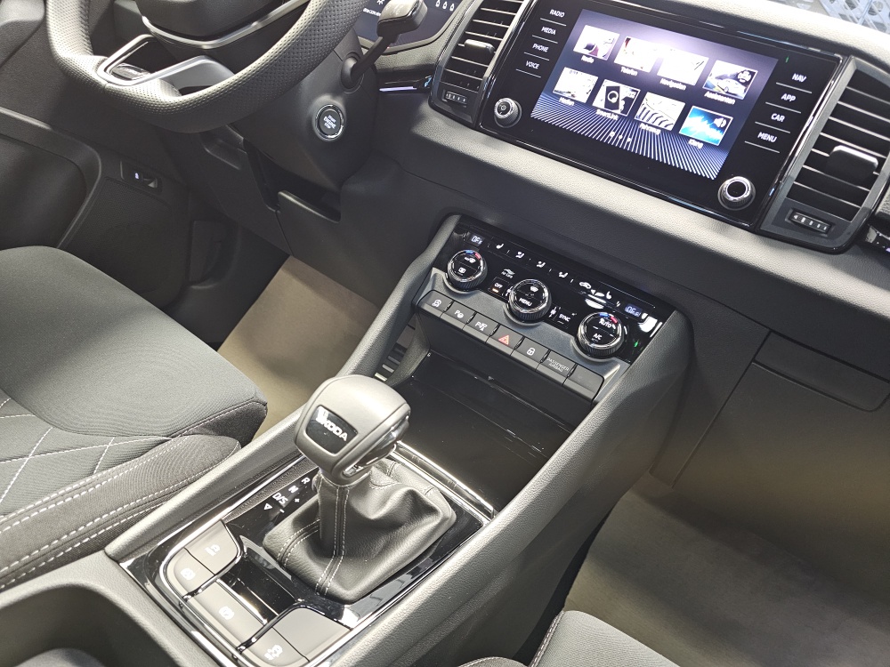 Skoda Karoq bei Hoffmann Automobile in Wolfsburg kaufen und sofort mitnehmen - Bild 10